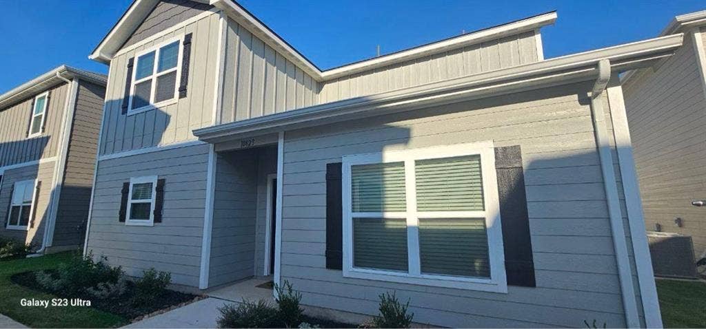 looking for female roommates