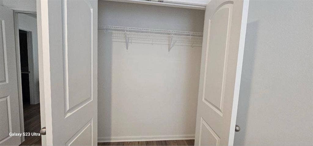 looking for female roommates