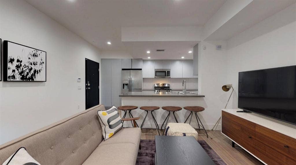 1 BR in Los Angeles