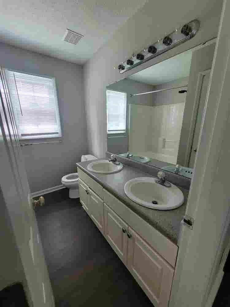 Cute house minutes from