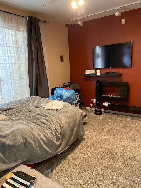 Ukrainian Village 1 bedroom apt.