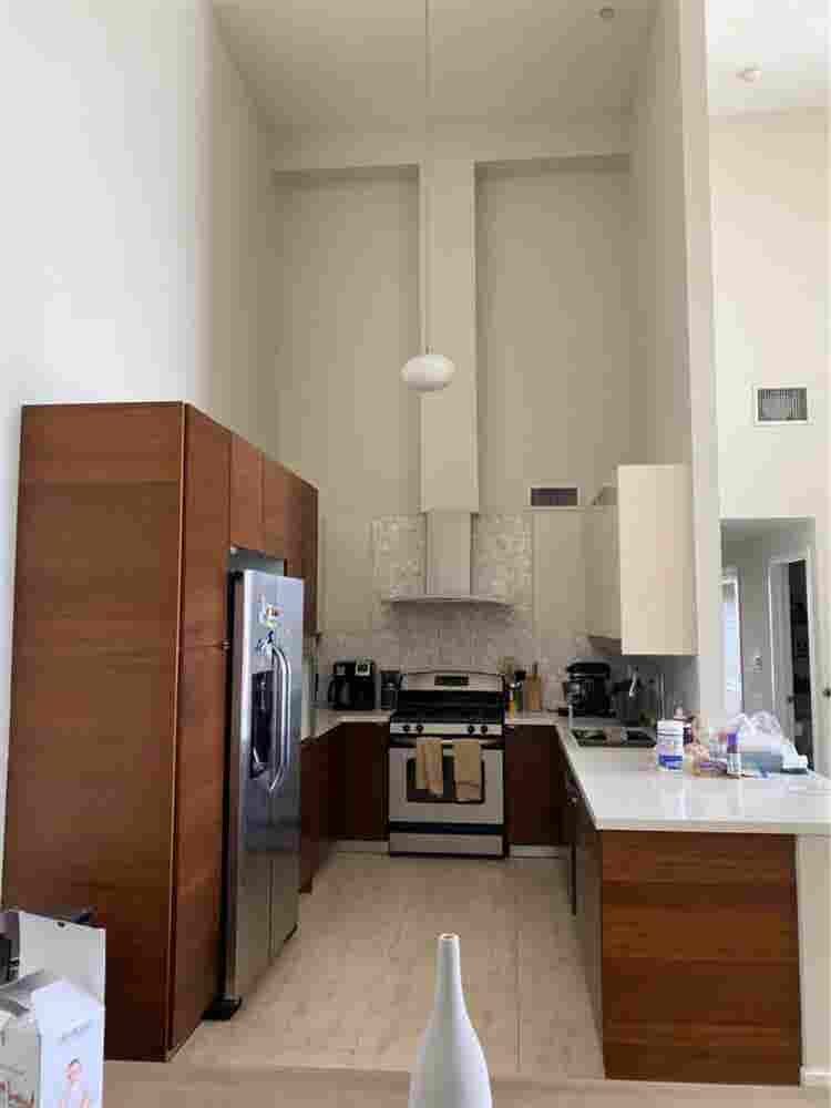 Room for rent in downtown glendale