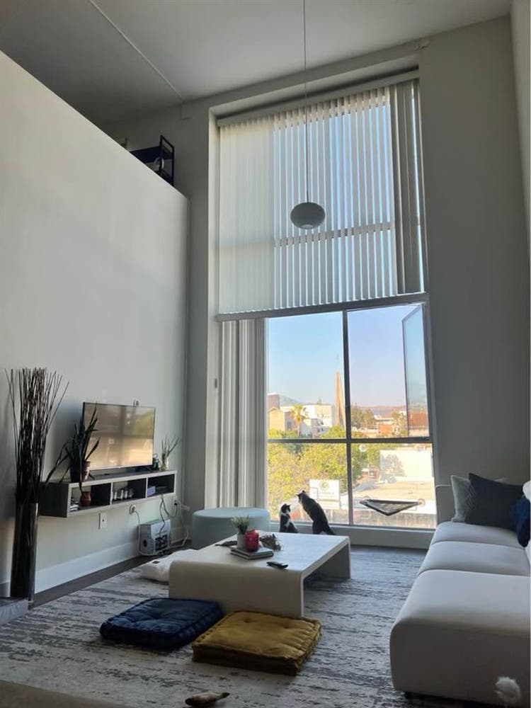 Room for rent in downtown glendale
