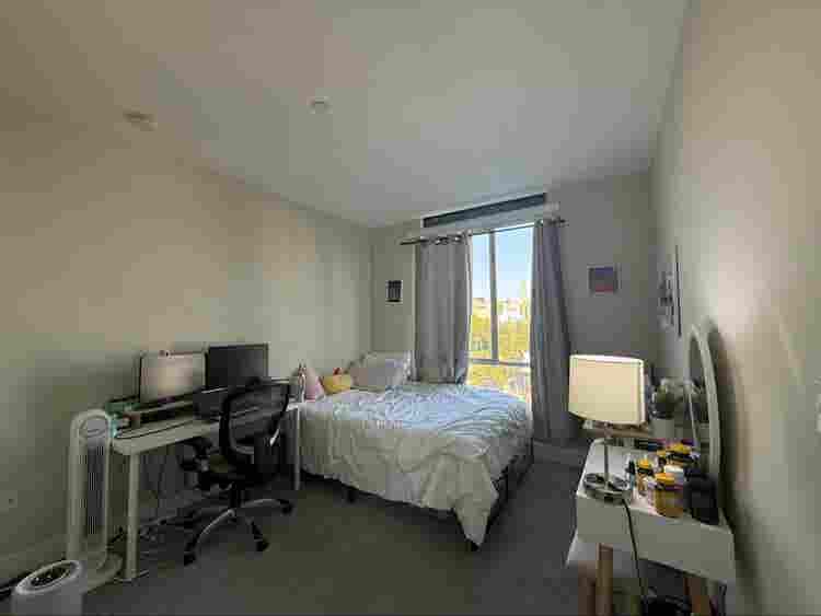 Room for rent in downtown glendale