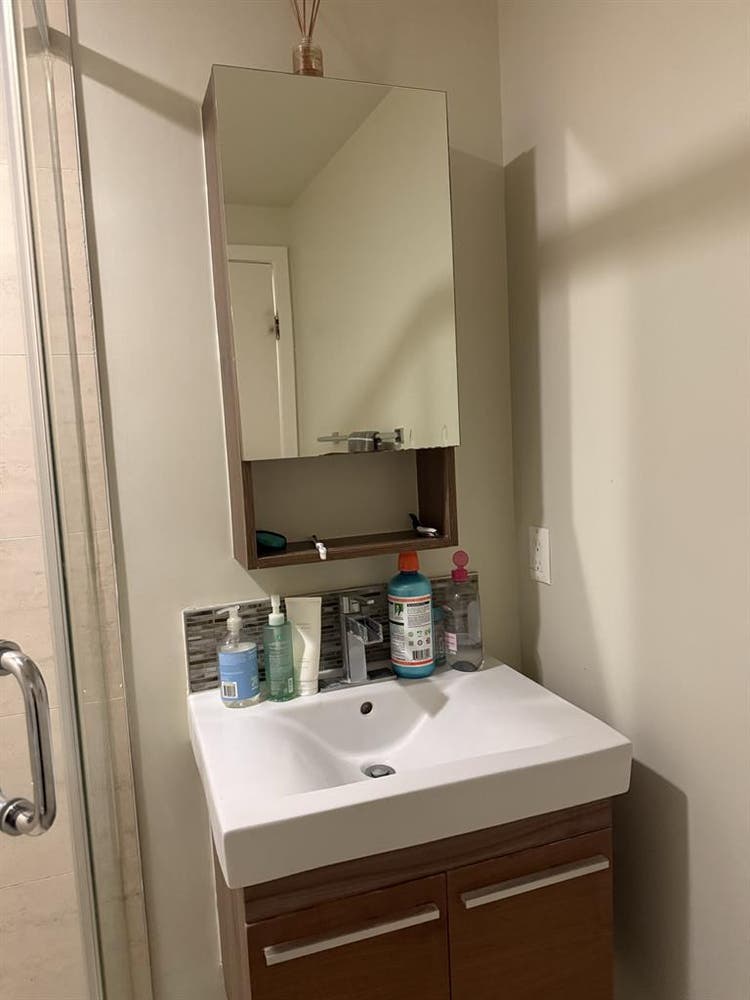 Room for rent in downtown glendale