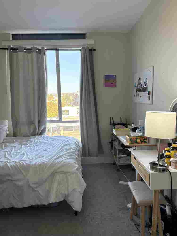 Room for rent in downtown glendale