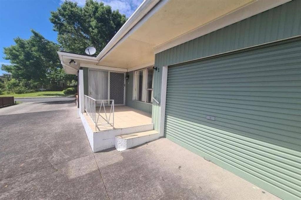 FURNISHED ROOM AVAILABLEE