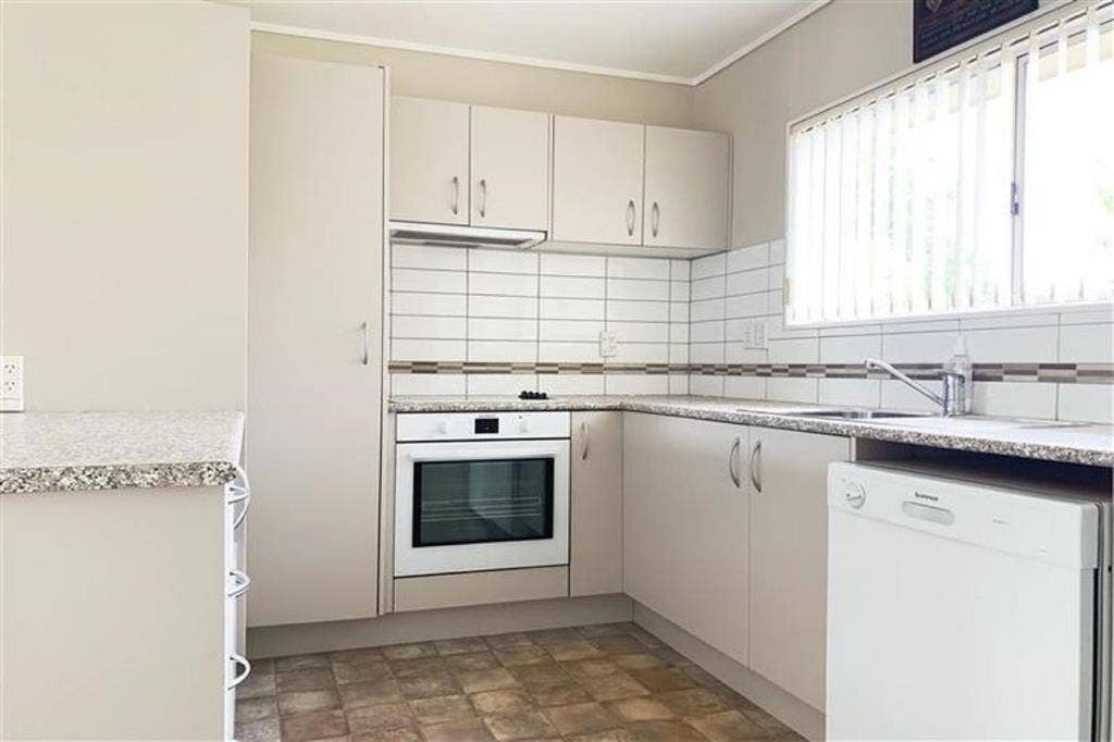 FURNISHED ROOM AVAILABLEE