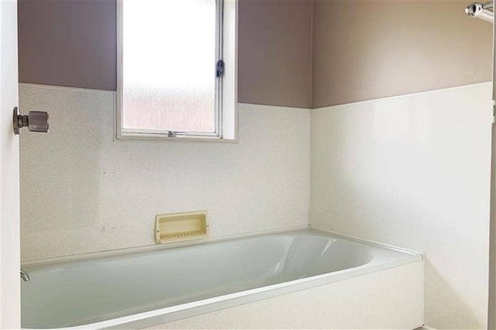 FURNISHED ROOM AVAILABLEE