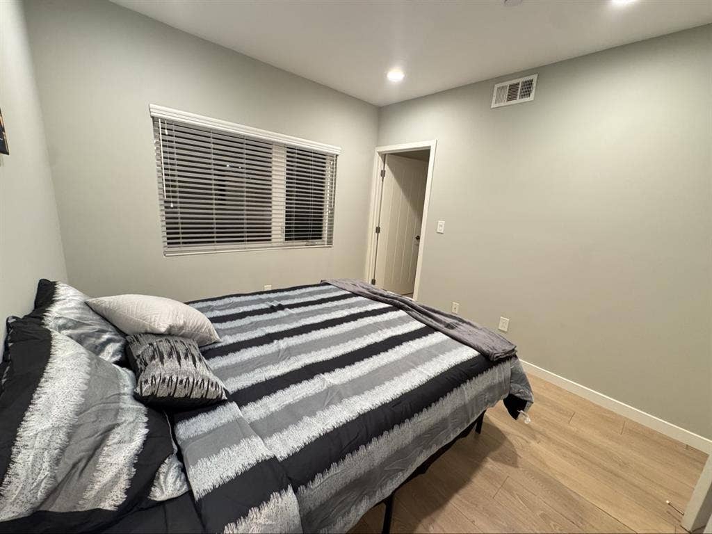 Hollywood: Private Room & Bath