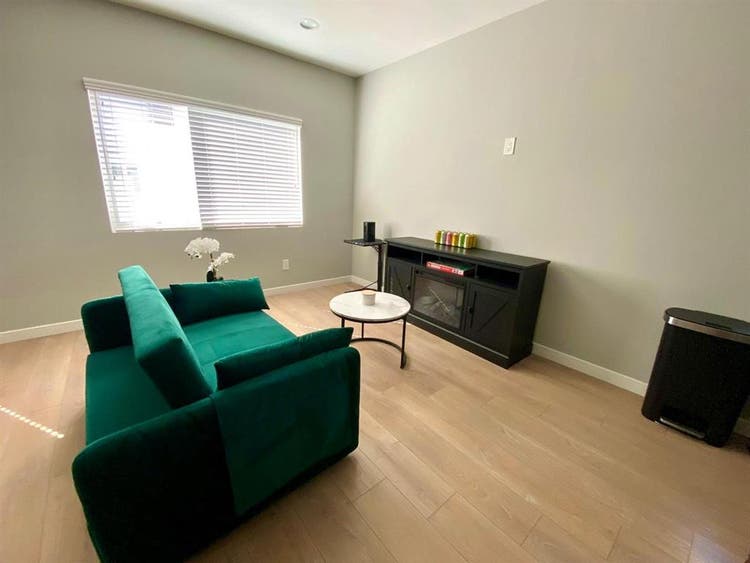 Hollywood: Private Room & Bath