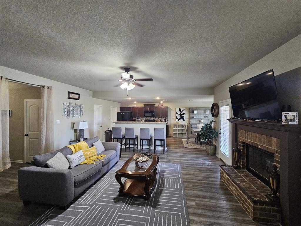 Fully Furnished Hse - 4 Rms Ready