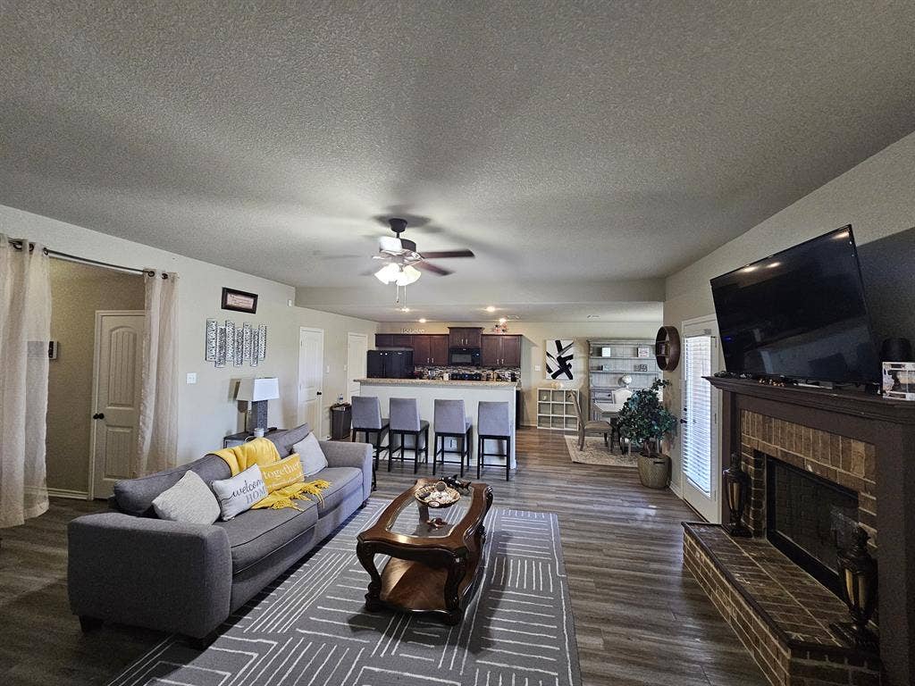 Fully Furnished Hse - 4 Rms Ready