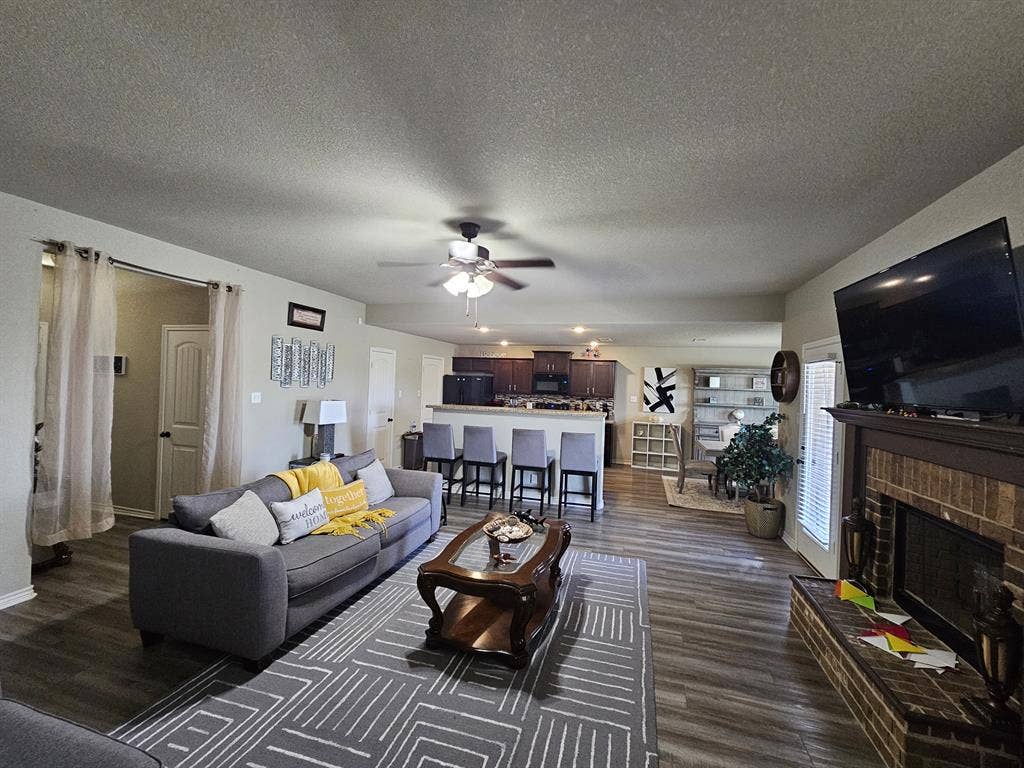 Fully Furnished Hse - 4 Rms Ready