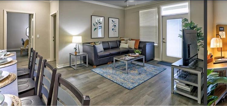 Looking for girls to sublet!