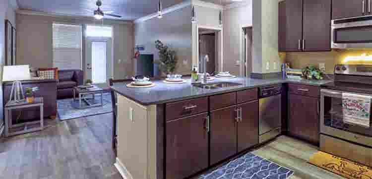 Looking for girls to sublet!