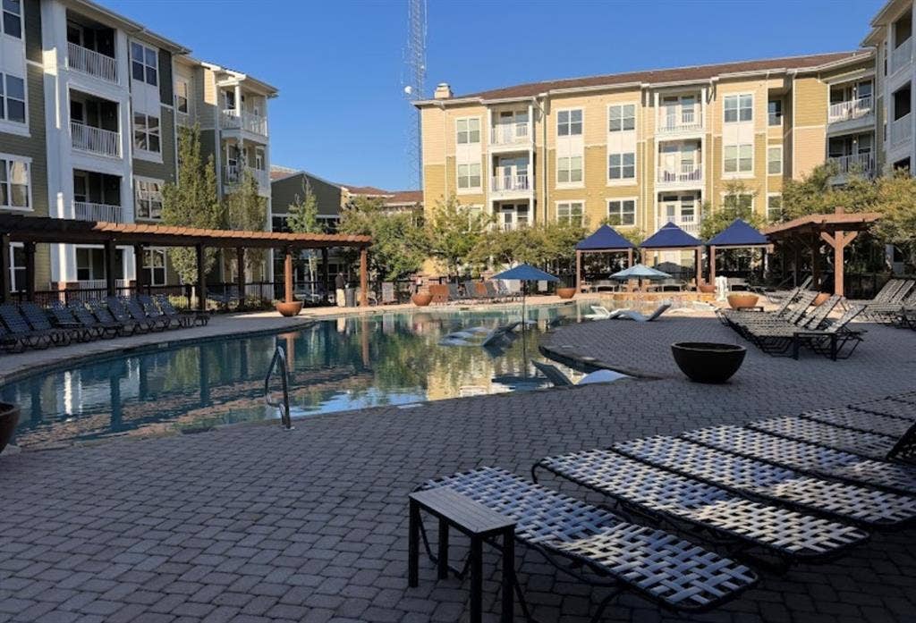 Looking for girls to sublet!