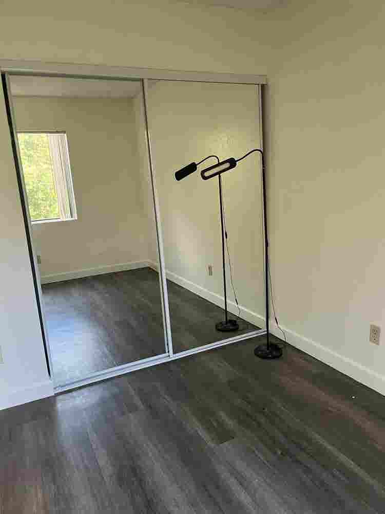 I’m seeking mature FEMALES ONLY