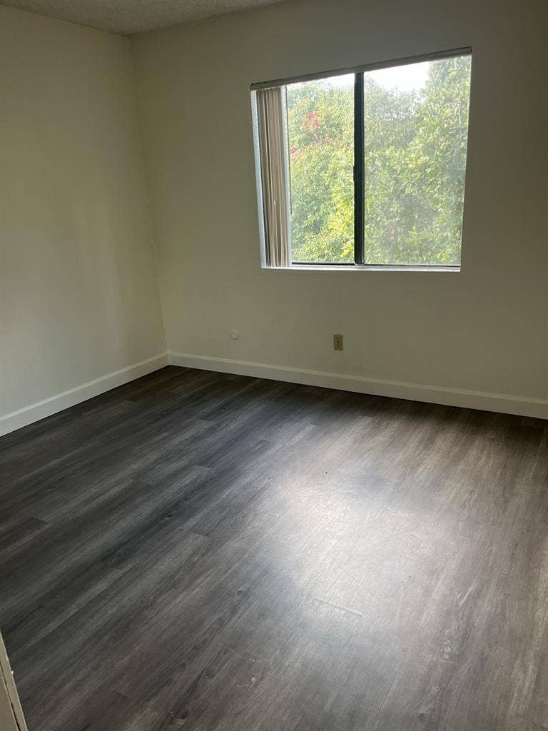 I’m seeking mature FEMALES ONLY