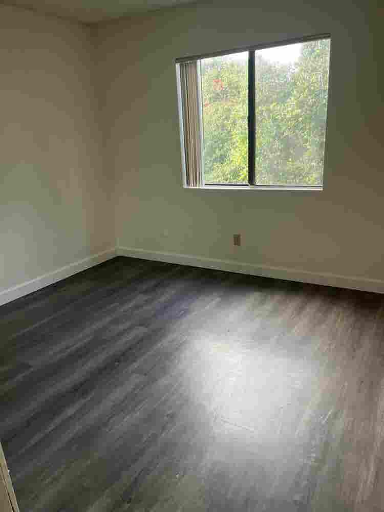 I’m seeking mature FEMALES ONLY