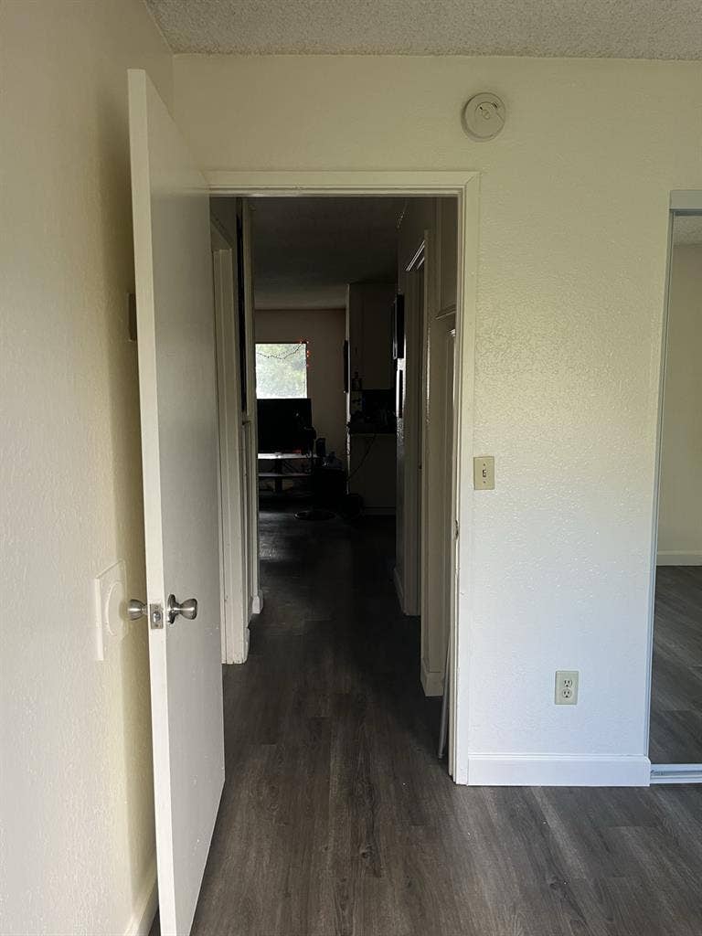 I’m seeking mature FEMALES ONLY