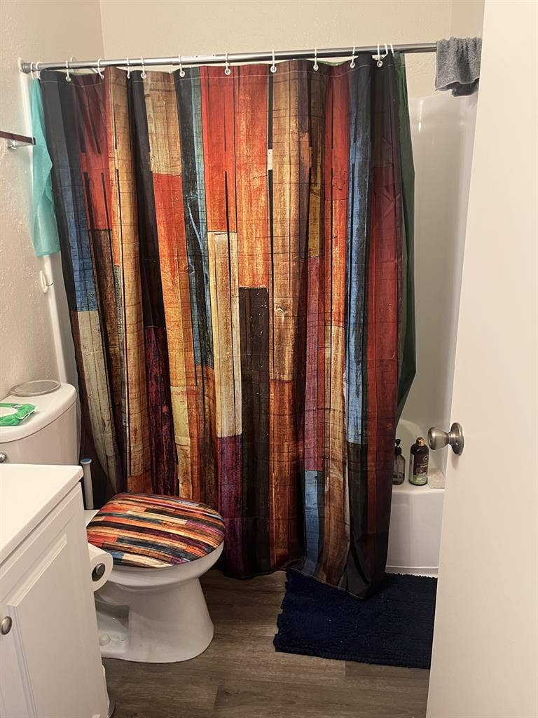 I’m seeking mature FEMALES ONLY