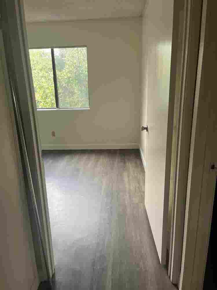 I’m seeking mature FEMALES ONLY