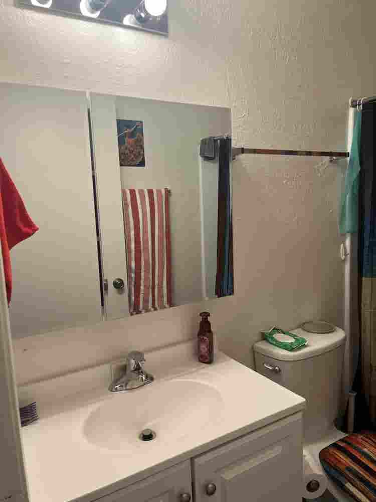 I’m seeking mature FEMALES ONLY