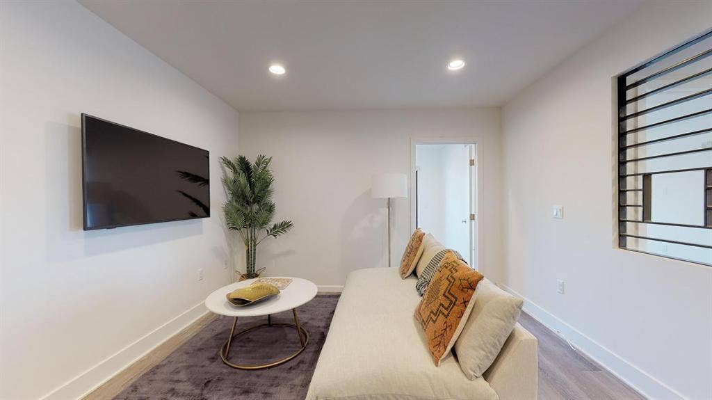 1 BR in Los Angeles