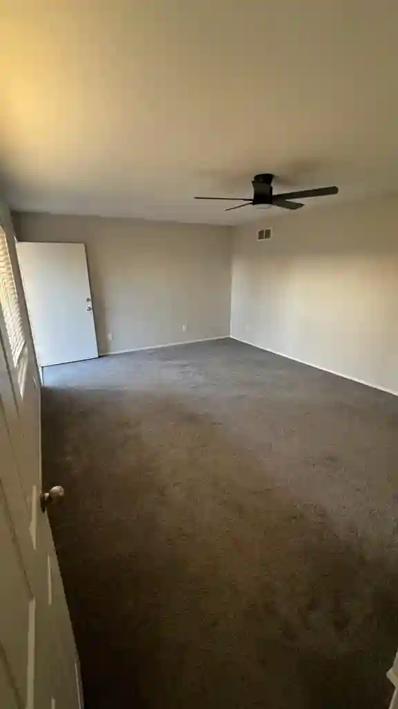 Room for Rent - PL (Available Now)