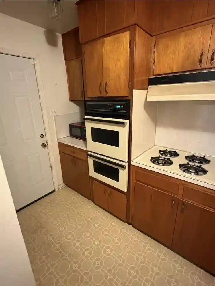 2 Furnished Rooms and garage space