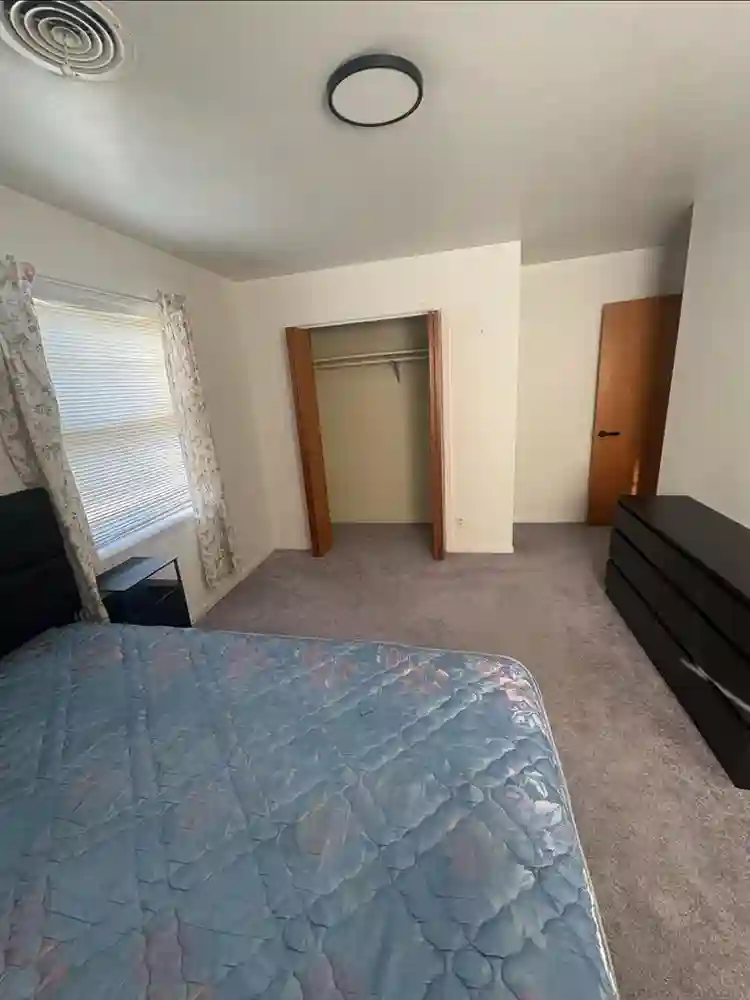 2 Furnished Rooms and garage space