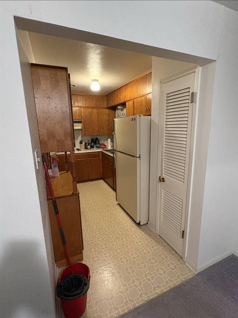 2 Furnished Rooms and garage space