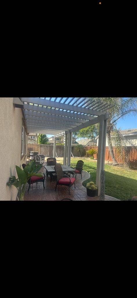West Sacramento Home w Room to Rent