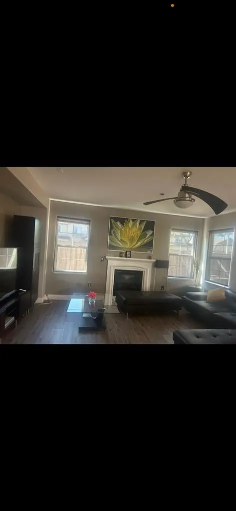 West Sacramento Home w Room to Rent