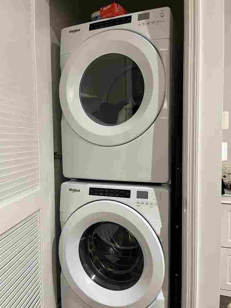 Lease Takeover-Nov 1 2025-$1800