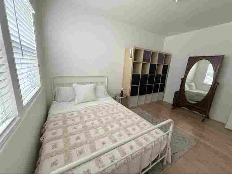 Nice room in pico robertson area