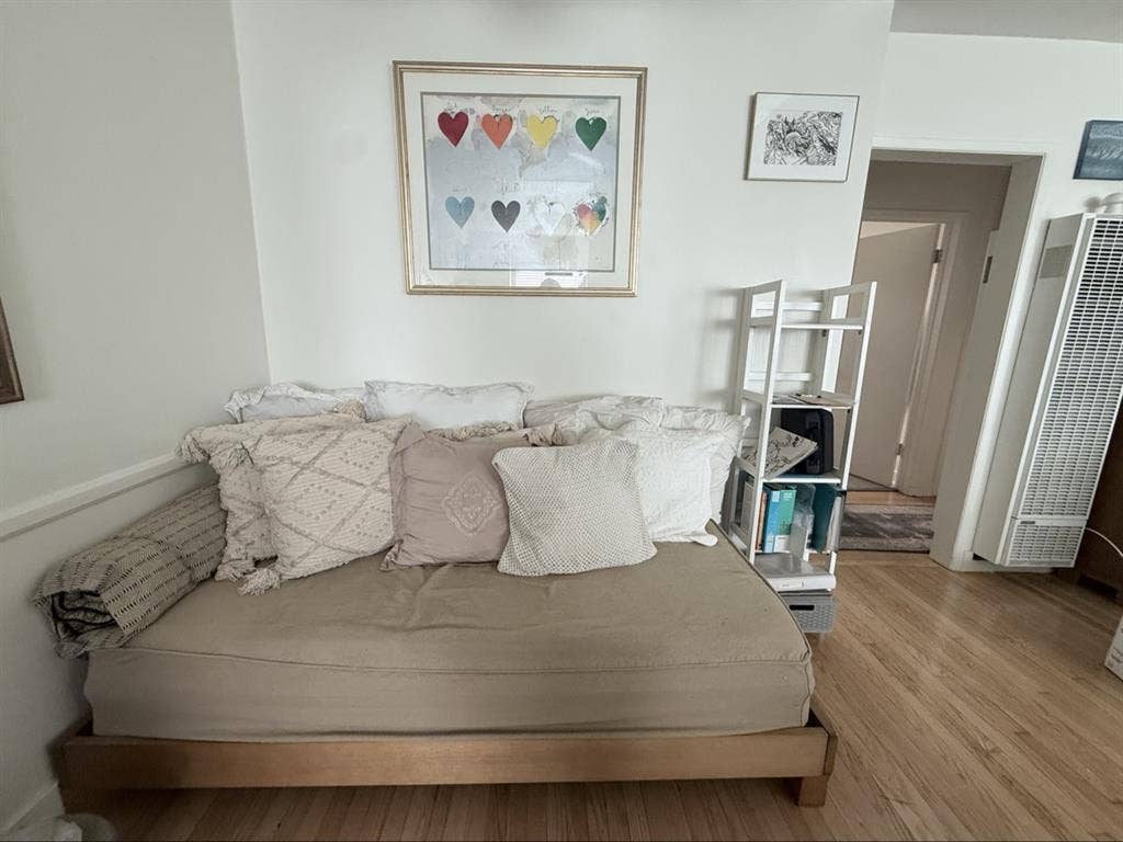 Nice room in pico robertson area