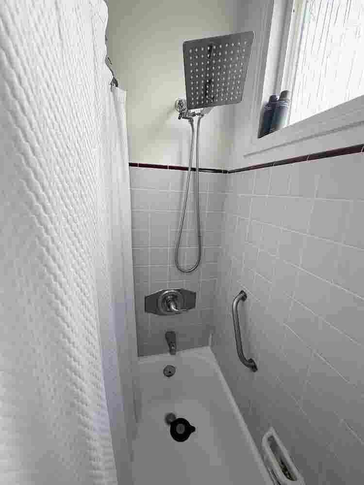 Nice room in pico robertson area