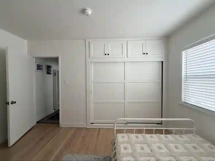 Nice room in pico robertson area