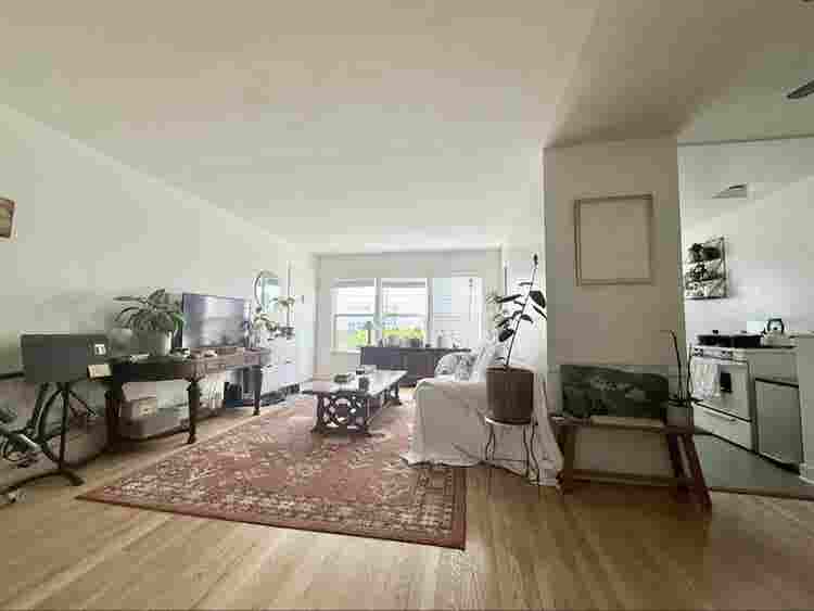 Nice room in pico robertson area