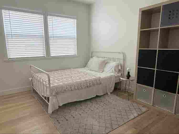 Nice room in pico robertson area