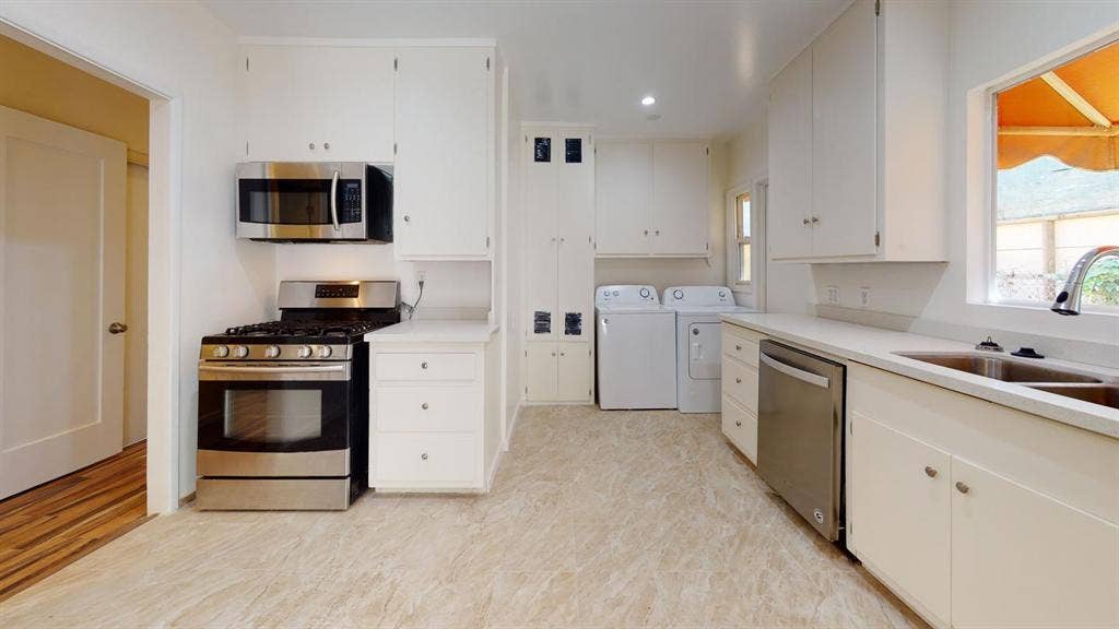 1 BR in Los Angeles