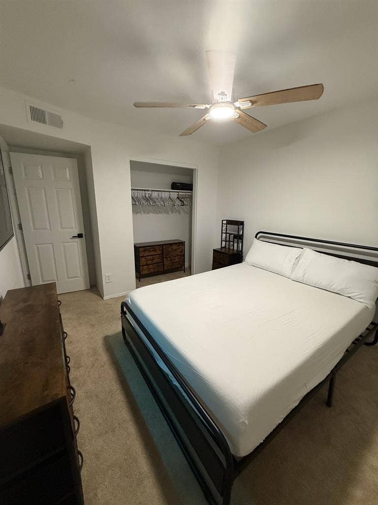 Looking for a Roommate 🏡