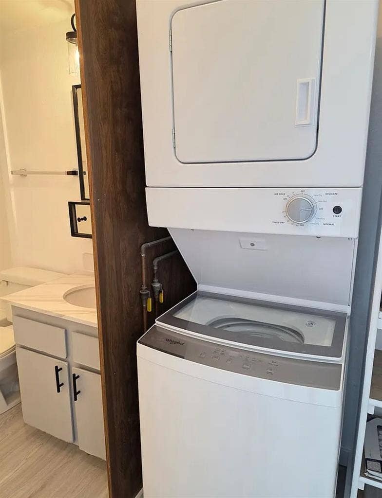 Private room private bath for rent