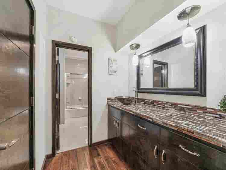 bedrooms in well kept area