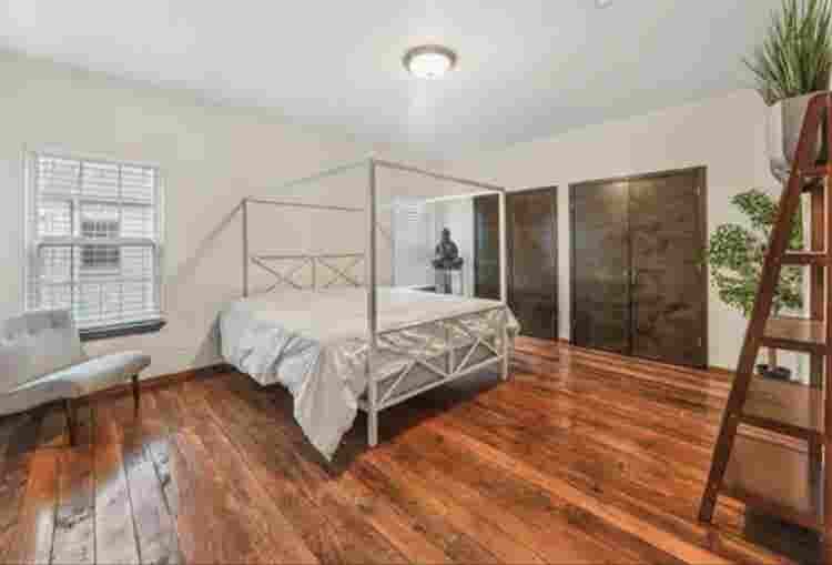 bedrooms in well kept area