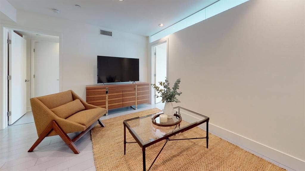 1 BR in Los Angeles