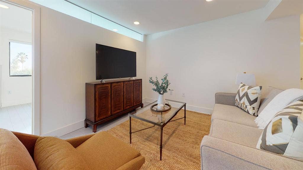 1 BR in Los Angeles