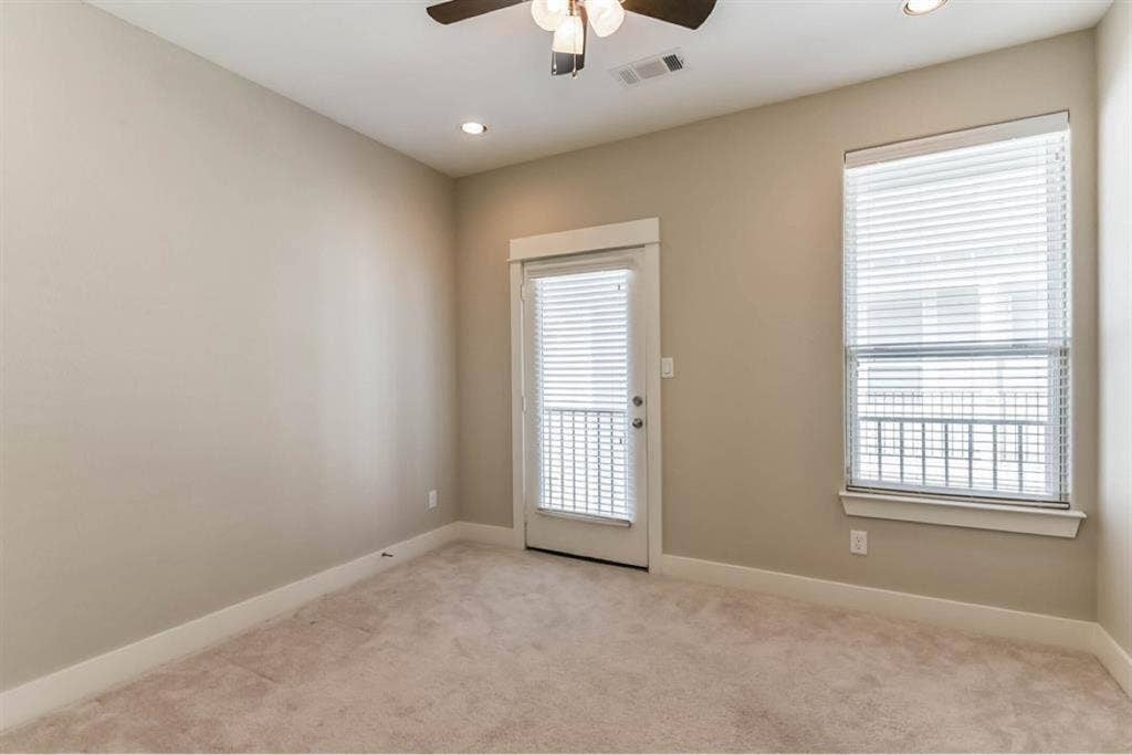 Private Bed plus Bath availablee